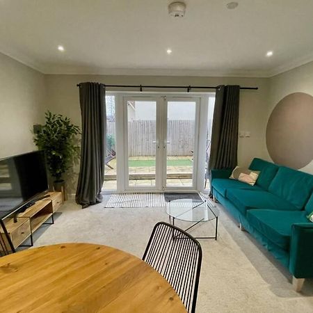 Stylish Modern Two Bedroom Apartment With Garden Cardiff Exterior foto