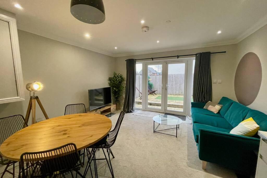 Stylish Modern Two Bedroom Apartment With Garden Cardiff Exterior foto