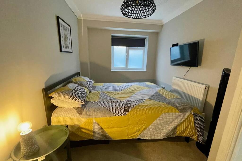 Stylish Modern Two Bedroom Apartment With Garden Cardiff Exterior foto