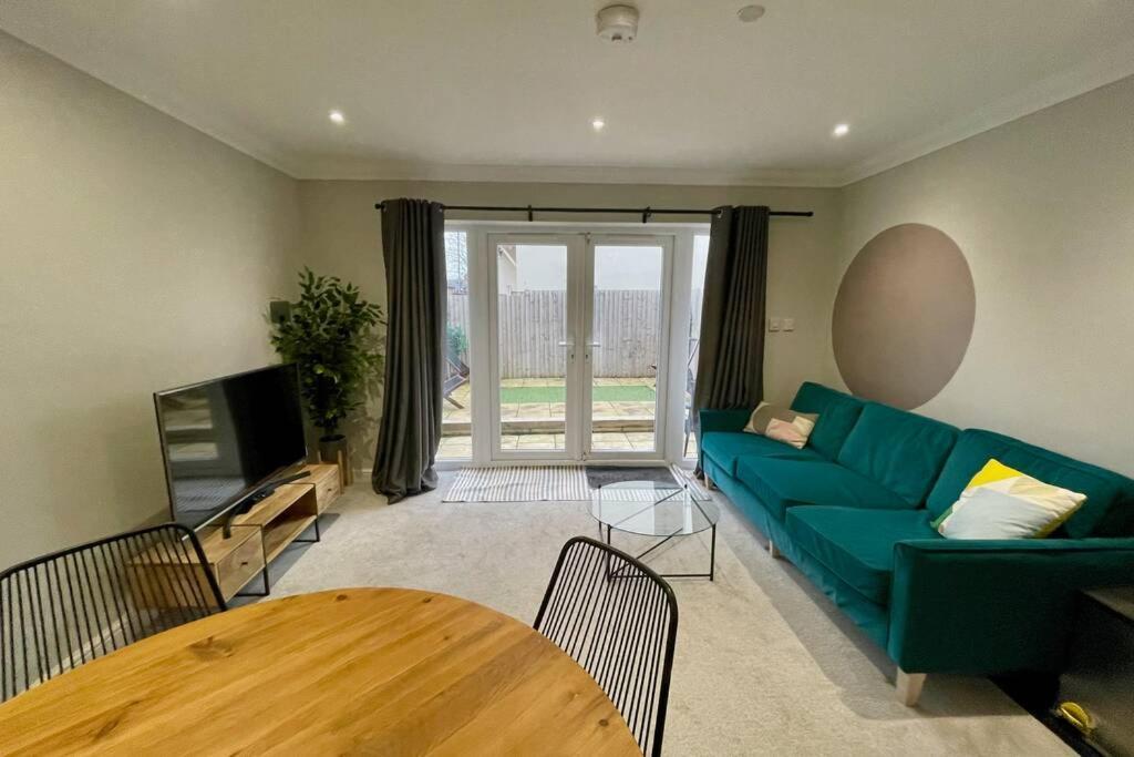 Stylish Modern Two Bedroom Apartment With Garden Cardiff Exterior foto