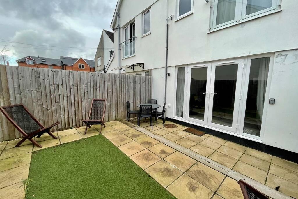 Stylish Modern Two Bedroom Apartment With Garden Cardiff Exterior foto