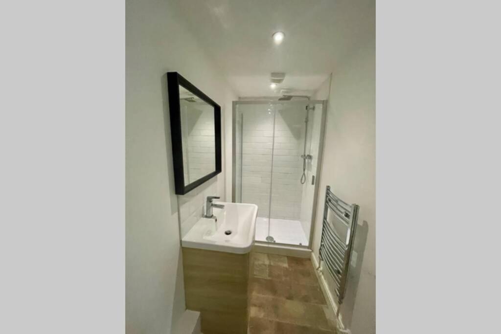 Stylish Modern Two Bedroom Apartment With Garden Cardiff Exterior foto