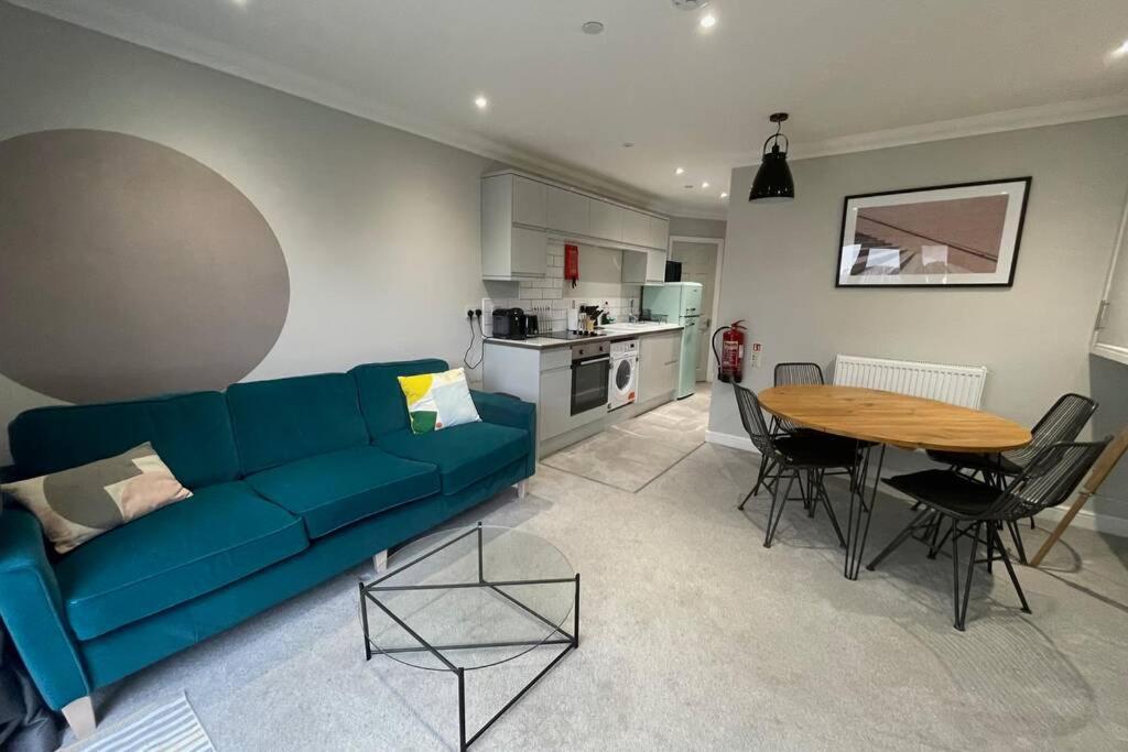 Stylish Modern Two Bedroom Apartment With Garden Cardiff Exterior foto